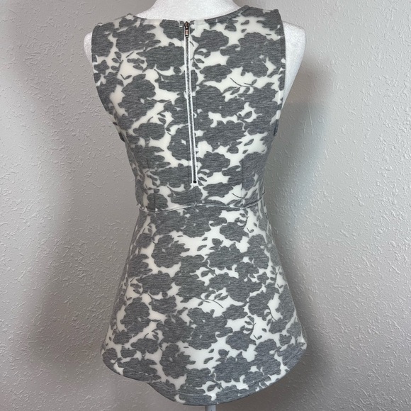 Anthro | Akemi & Kim Floral Peplum Tank - Picture 4 of 7